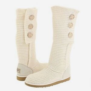 NWT UGG Women’s Boots size 6 (run larger) Cardy Knit Cream Buttons Box Included